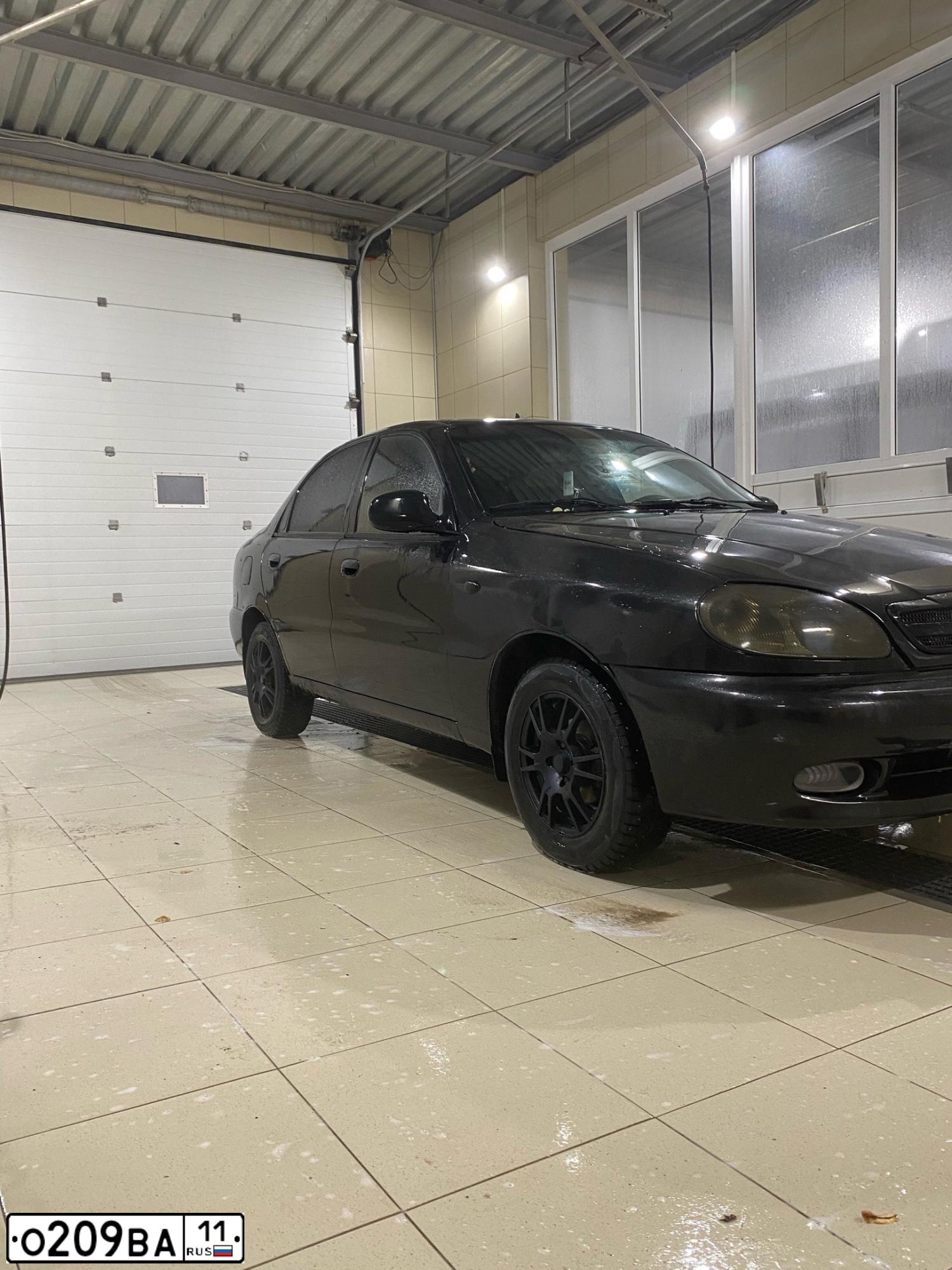Фото автомобиля CHEVROLET LANOS, 2007 — госномер Р221ХА11. Цвет: ЧЕРНЫЙ