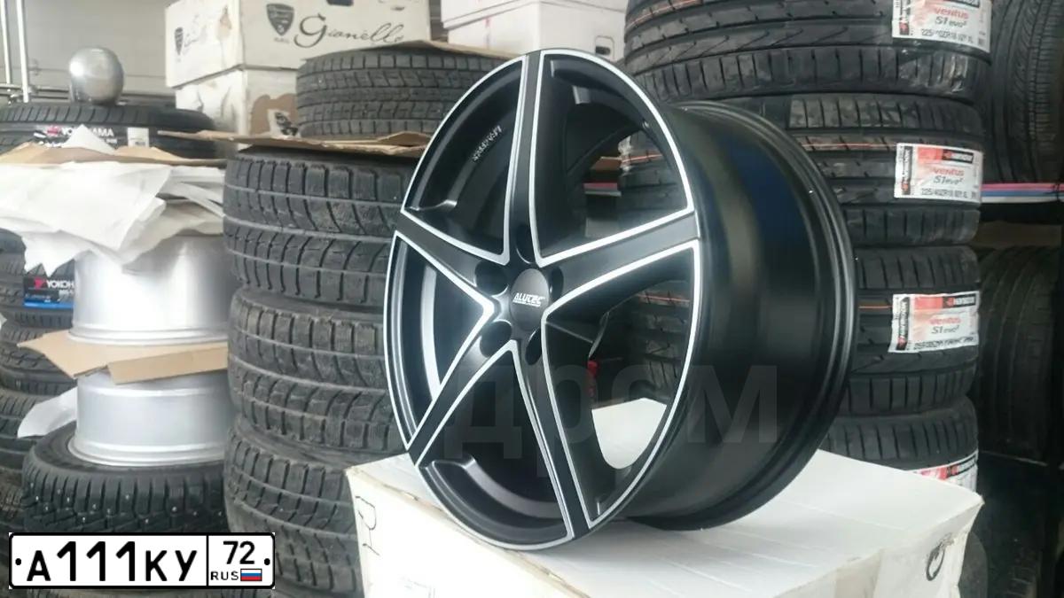 Фото автомобиля VOLKSWAGEN TOUAREG, 2013 — госномер М005НК186. Цвет: Белый