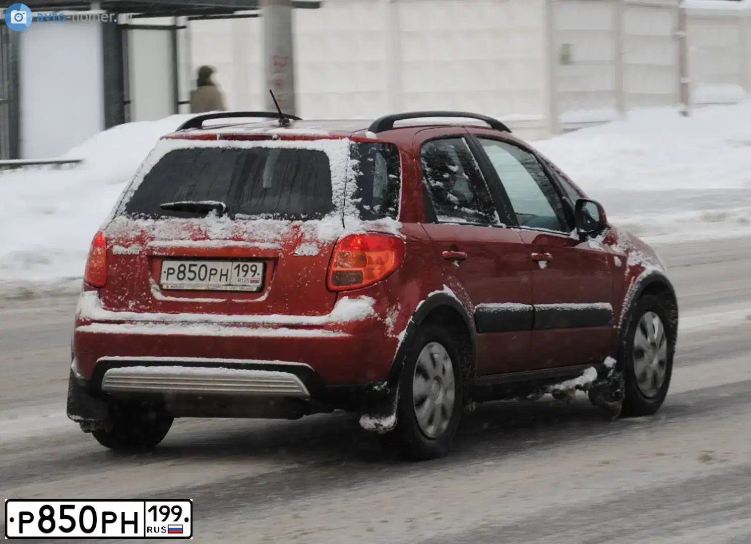 Фото автомобиля SUZUKI SX 4, 2008 — госномер Р850РН199. Цвет: ОРАНЖЕВЫЙ