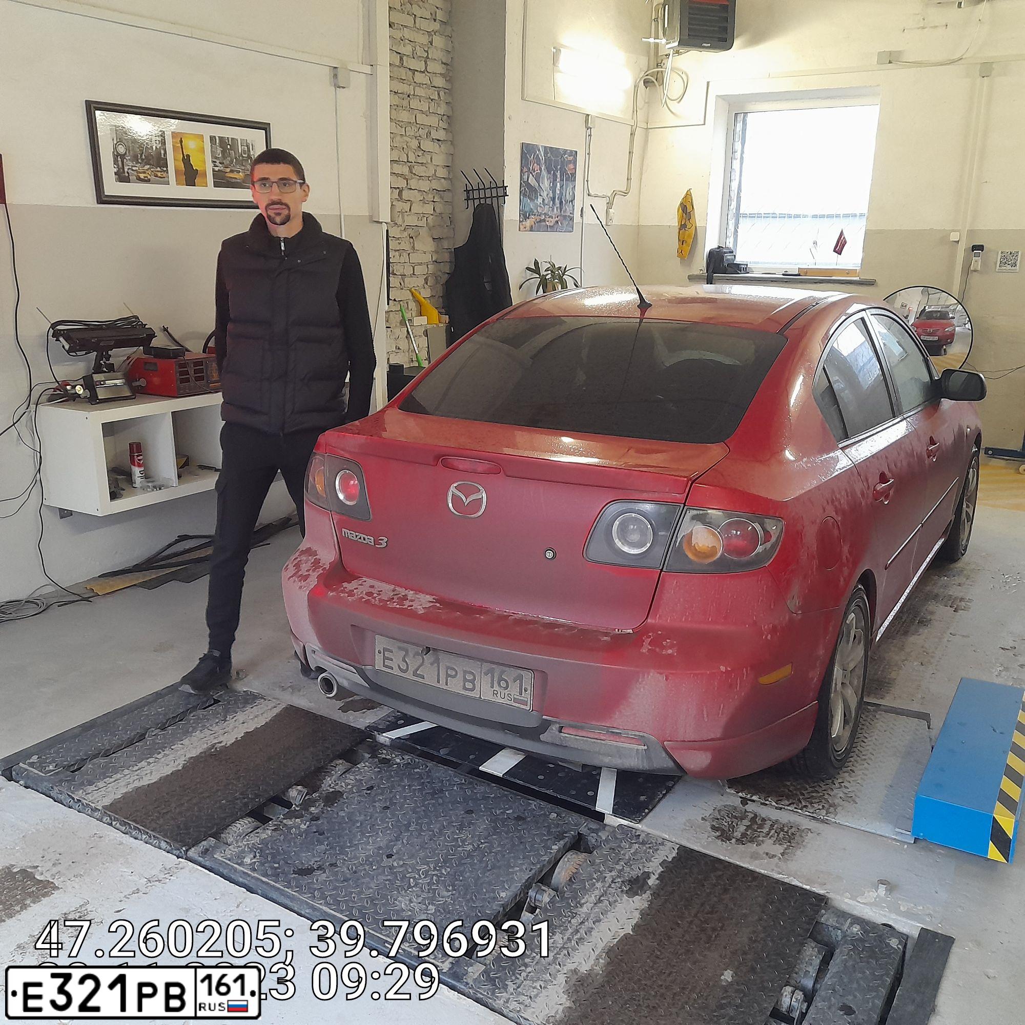 Фото автомобиля MAZDA 3, 2006 — госномер Е321РВ161. Цвет: КРАСНЫЙ