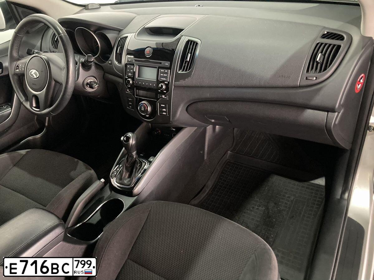 Фото автомобиля KIA CERATO, 2012 — госномер Е716ВС799. Цвет: СЕРЕБРИСТЫЙ