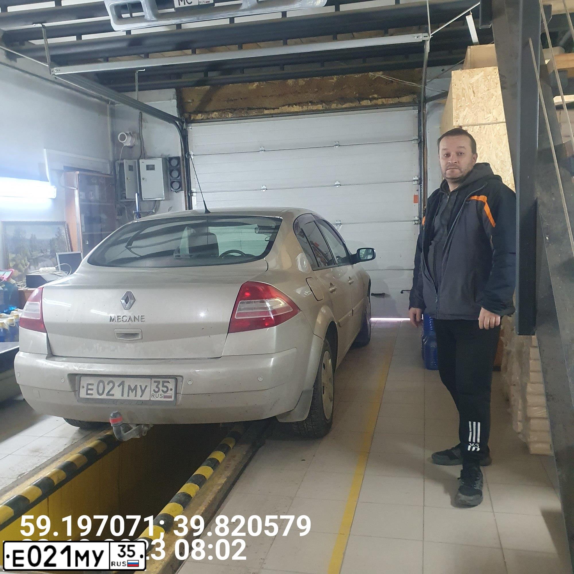Фото автомобиля RENAULT MEGANE II, 2007 — госномер М268КА35