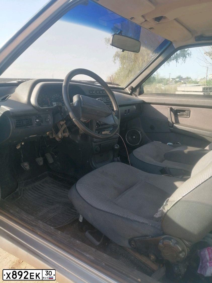 Фото автомобиля LADA 2113 SAMARA, 2007 — госномер М954НО30. Цвет: Светло-Серебристый металлик