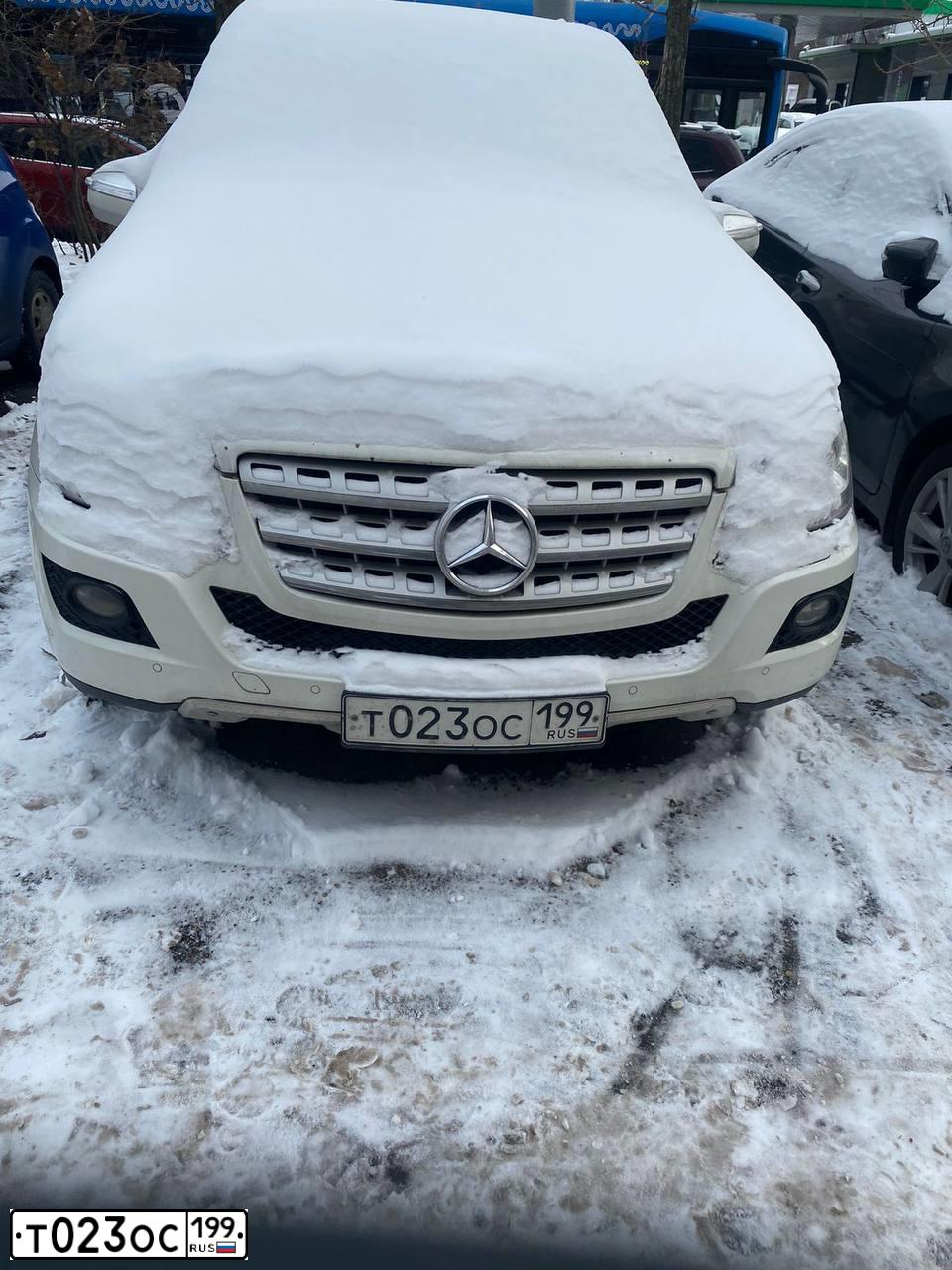 Фото автомобиля MERCEDES M-KLASSE, 2008 — госномер Т023ОС199. Цвет: Белый