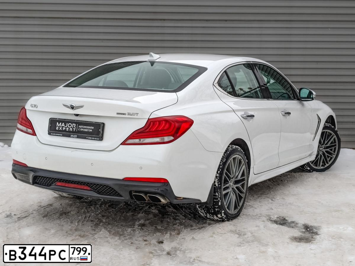 Фото автомобиля GENESIS G70, 2019 — госномер К399АС550. Цвет: БЕЛЫЙ