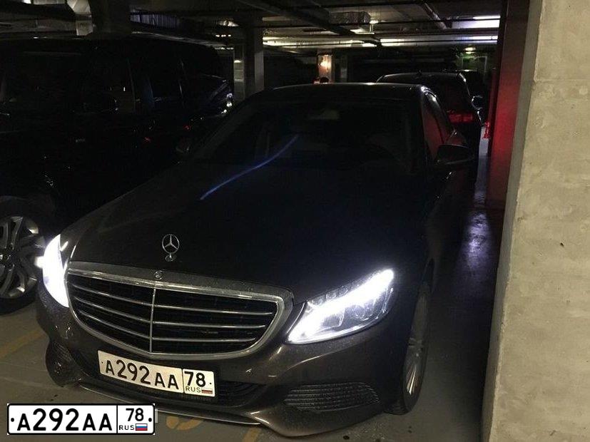 Фото автомобиля MERCEDES C-KLASSE, 2017 — госномер В018СЕ799. Цвет: синий