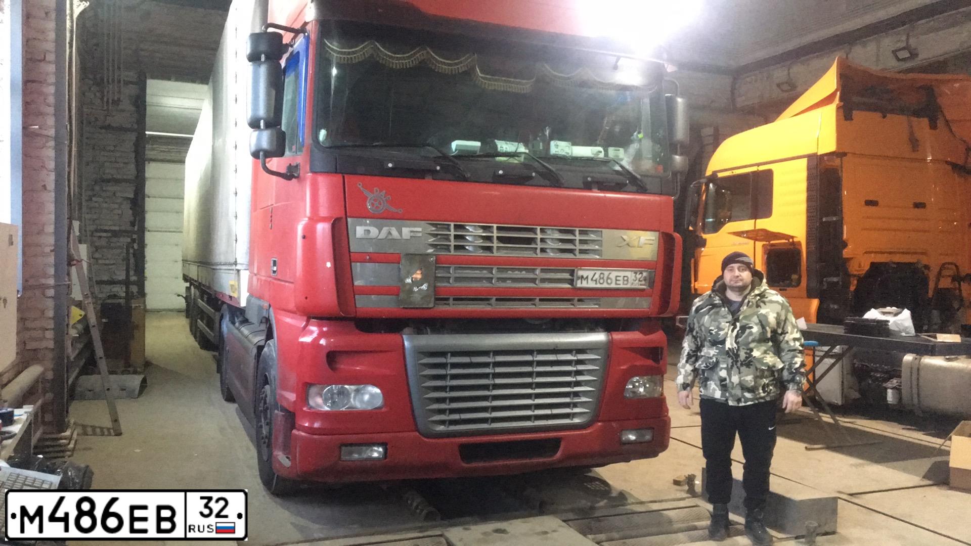 Фото автомобиля DAF XF 95 FT /4X2/, 2002 — госномер С864МА150. Цвет: КРАСНЫЙ
