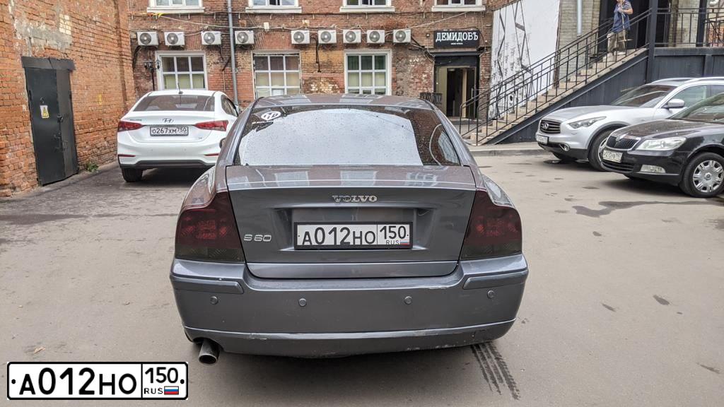 Фото автомобиля VOLVO V40, 2002 — госномер Х342КО77. Цвет: ТЕМНО-СИНИЙ