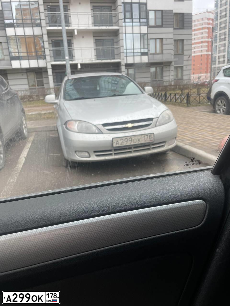 Фото автомобиля CHEVROLET LACETTI, 2010 — госномер А299ОК178. Цвет: СЕРЕБРИСТЫЙ
