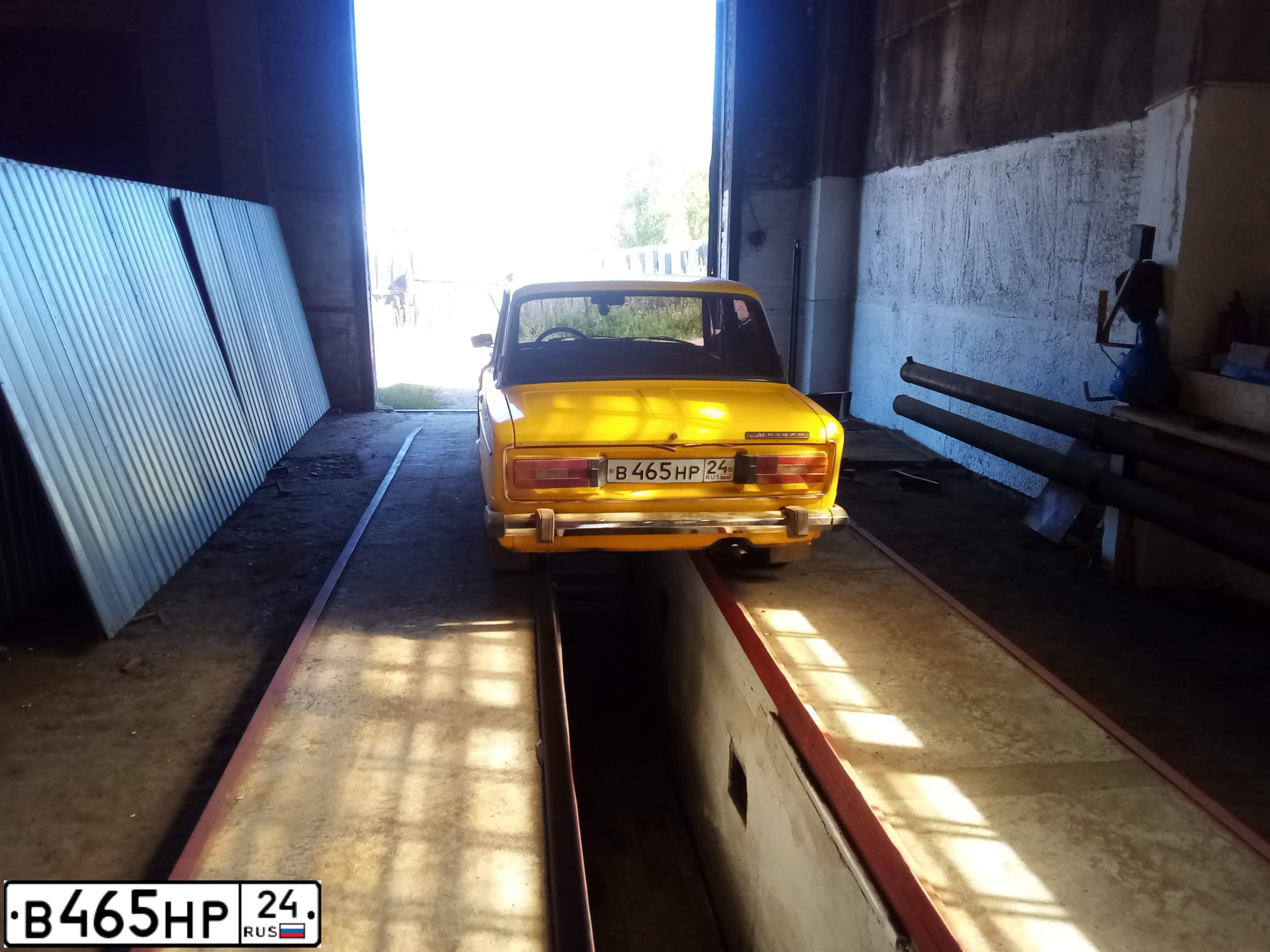 Фото автомобиля LADA 2106, 2000 — госномер В465НР24. Цвет: ЖЕЛТЫЙ