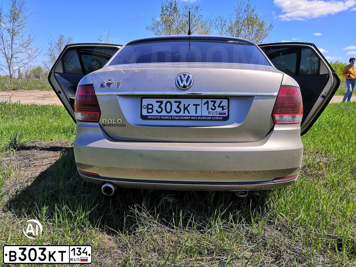 Фото автомобиля VOLKSWAGEN POLO, 2015 — госномер В303КТ134. Цвет: БЕЖЕВЫЙ