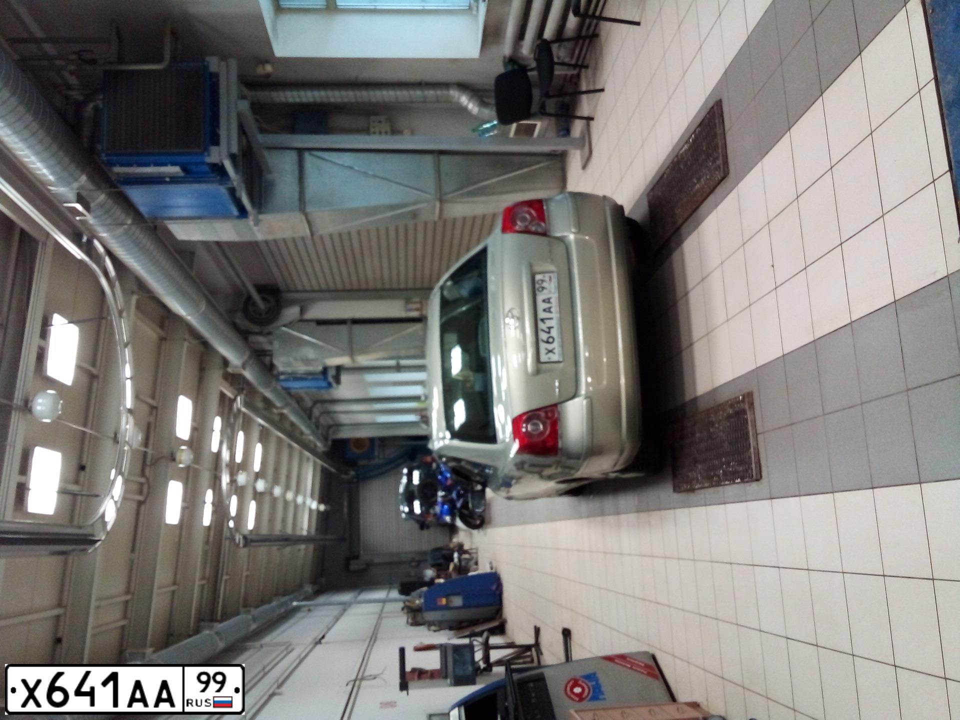 Фото автомобиля TOYOTA AVENSIS, 2006 — госномер Х641АА99