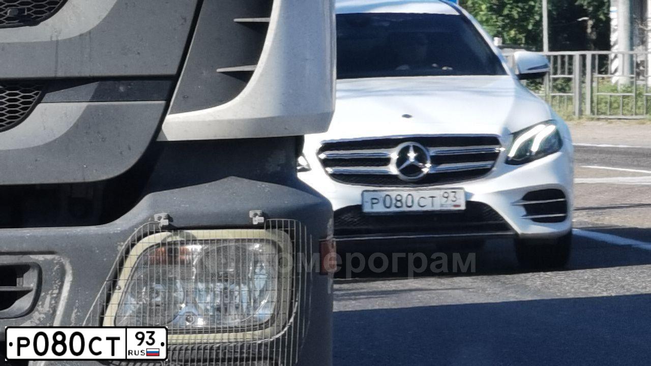 Фото автомобиля MERCEDES E-KLASSE, 2019 — госномер Р080СТ93. Цвет: Белый