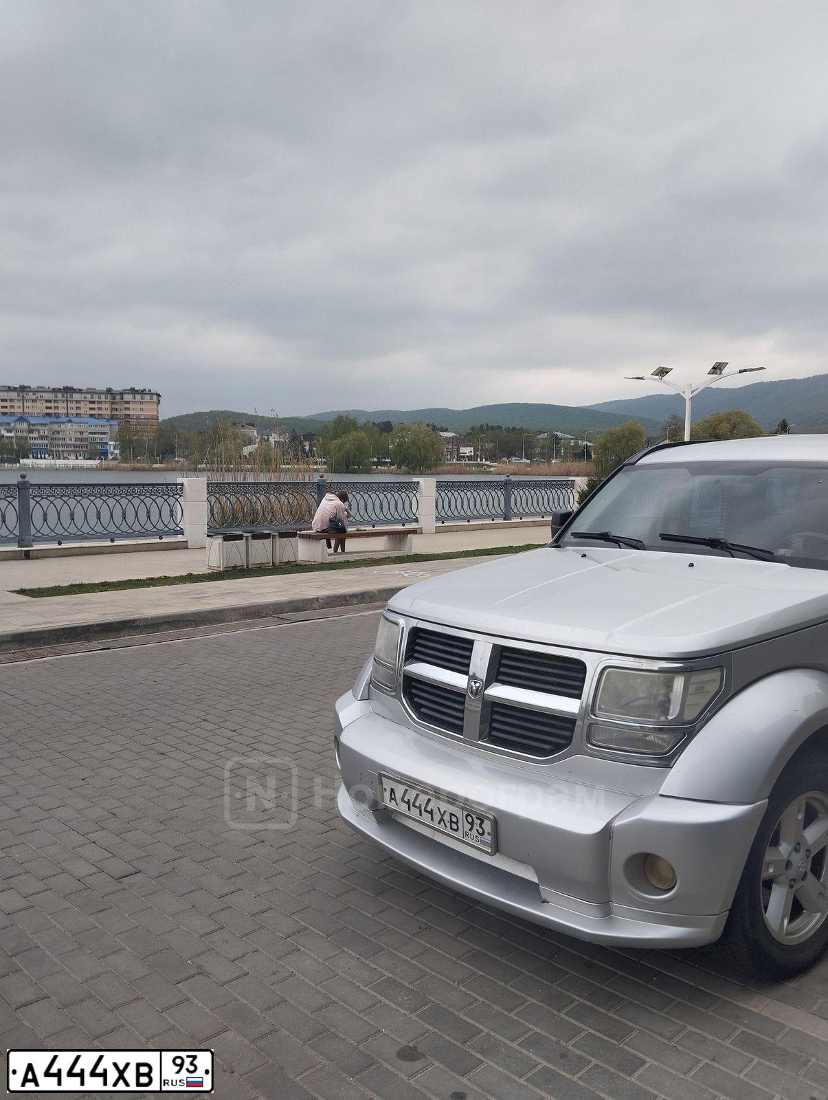 Фото автомобиля DODGE NITRO, 2007 — госномер А505ТТ89. Цвет: СЕРЕБРИСТЫЙ