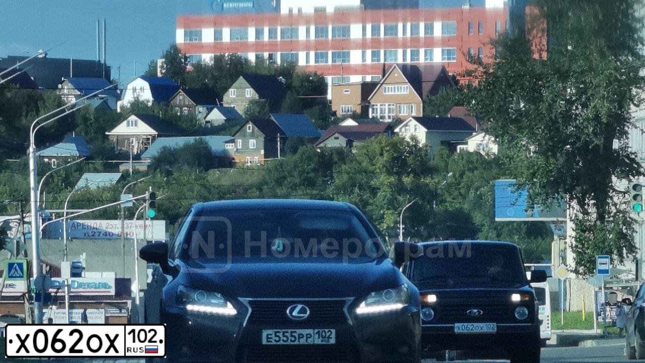 Фото автомобиля LADA VESTA, 2019 — госномер Х062ОХ102. Цвет: ОРАНЖЕВЫЙ