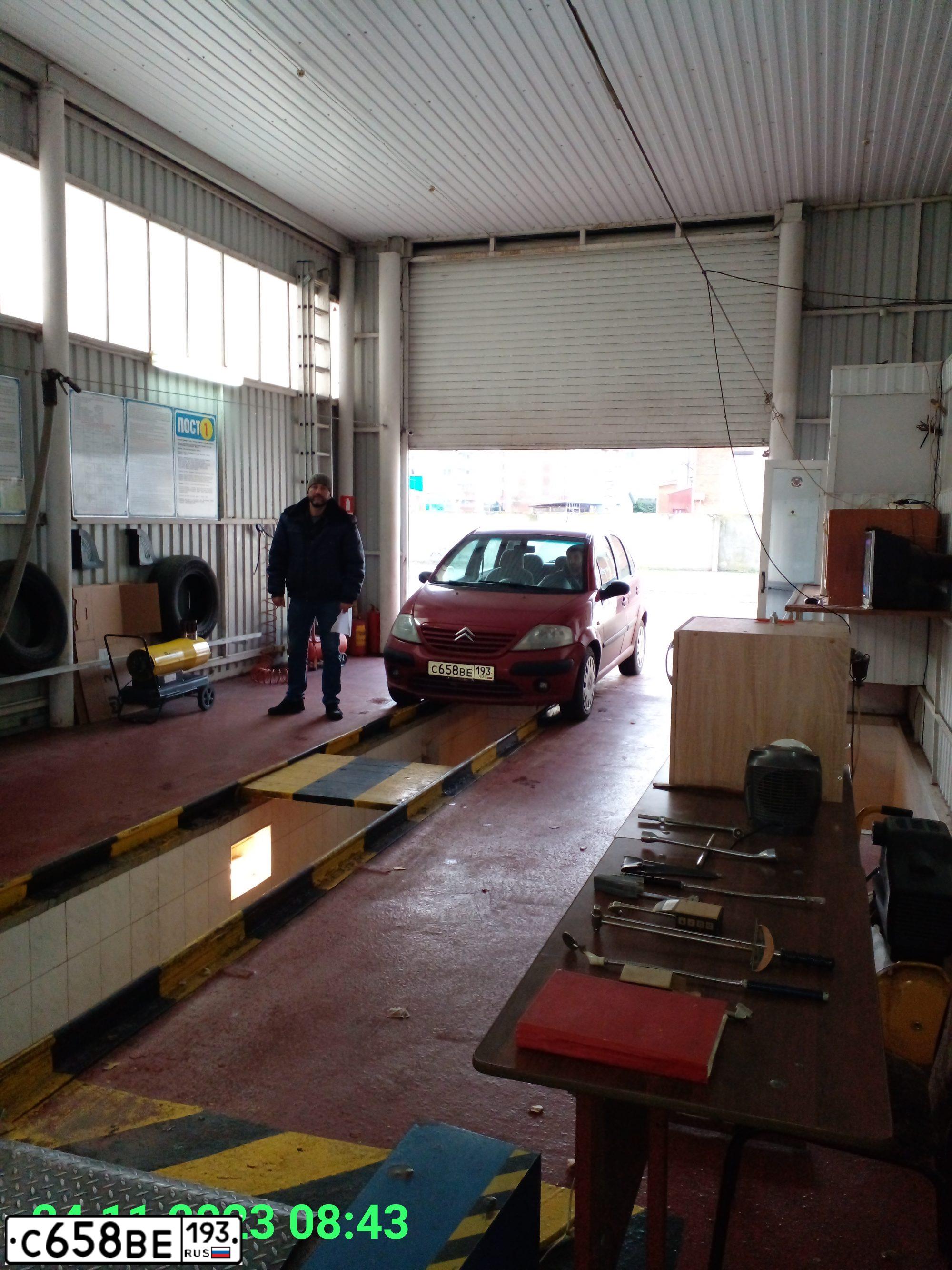 Фото автомобиля CITROEN C3, 2004 — госномер В102ТО193. Цвет: КРАСНЫЙ