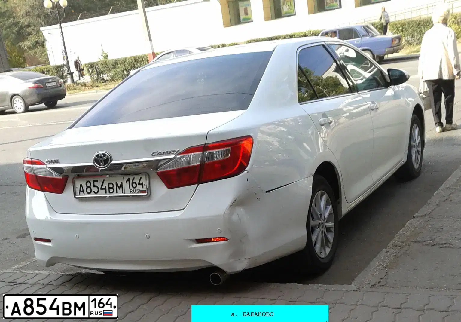 Фото автомобиля TOYOTA CAMRY, 2013 — госномер А555НК64. Цвет: БЕЛЫЙ