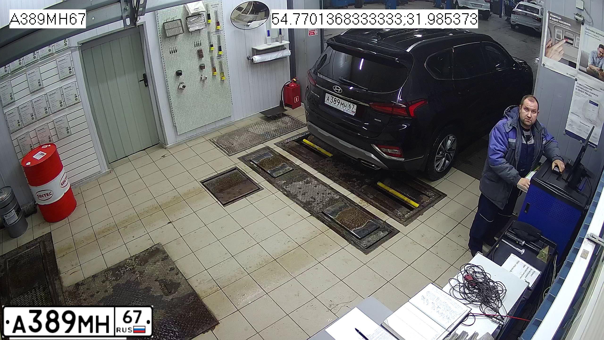 Фото автомобиля HYUNDAI SANTA FE, 2018 — госномер А389МН67. Цвет: ЧЕРНЫЙ