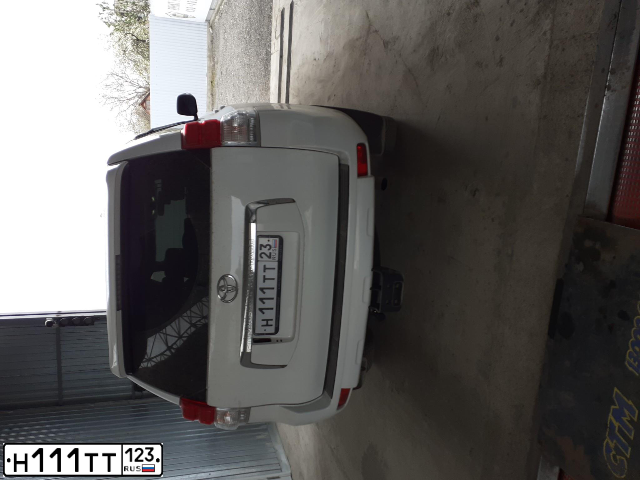 Фото автомобиля TOYOTA LANDCRUISER, 2013 — госномер Н111ТТ23. Цвет: Белый