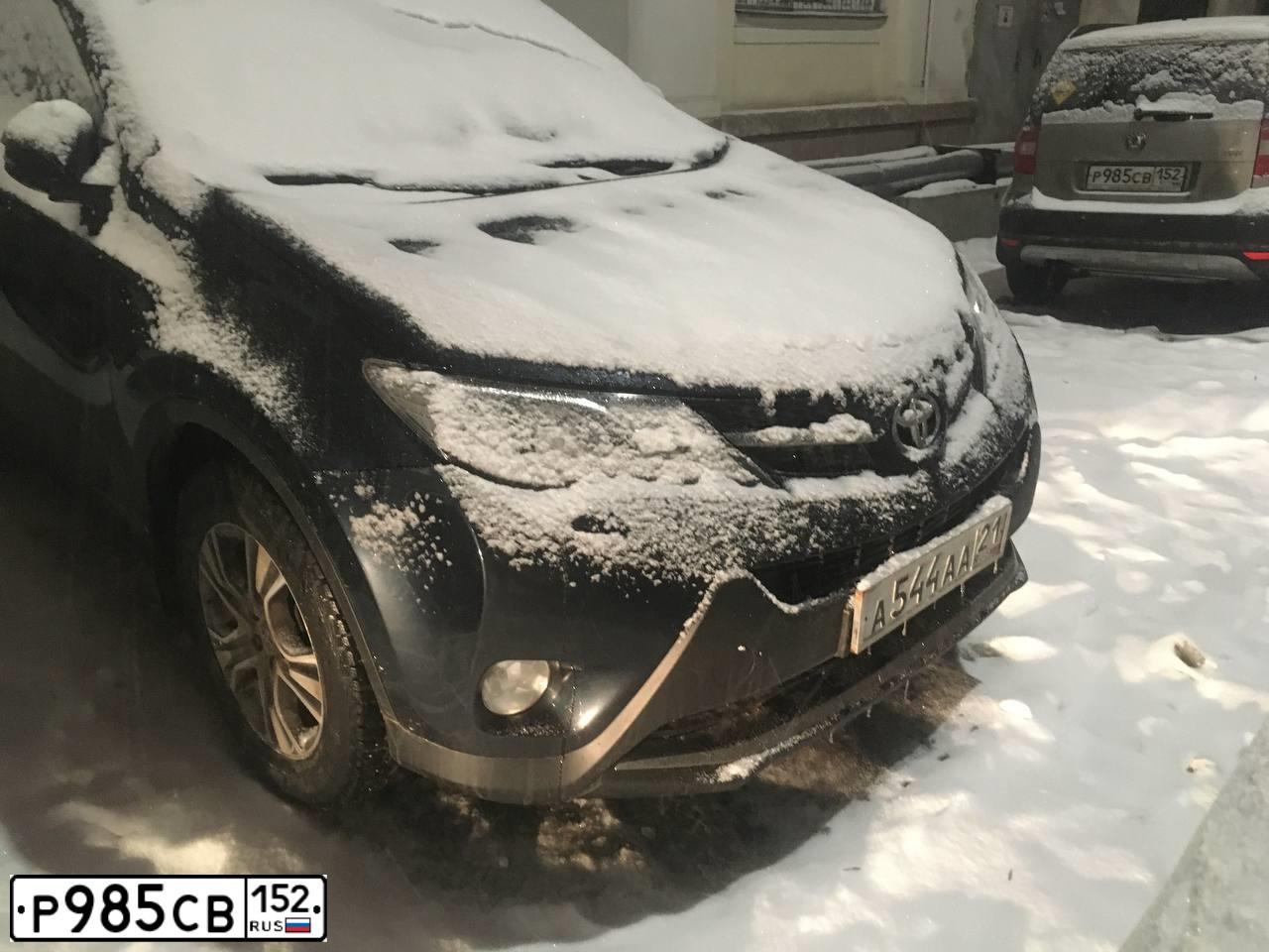 Фото автомобиля SKODA YETI, 2011 — госномер Р985СВ152. Цвет: СЕРЫЙ