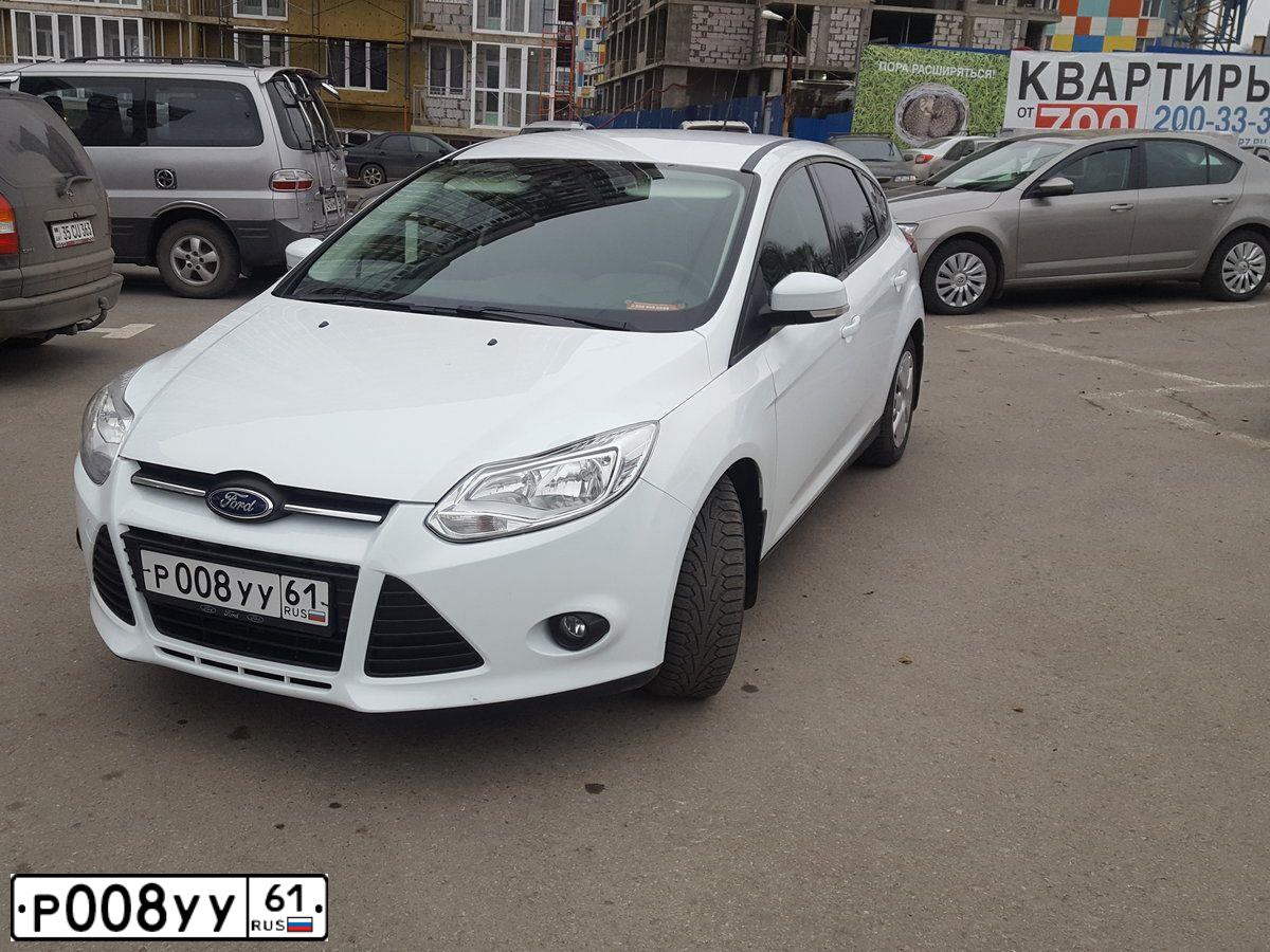 Фото автомобиля FORD D FOCUS, 2012 — госномер Р008УУ61. Цвет: Белый