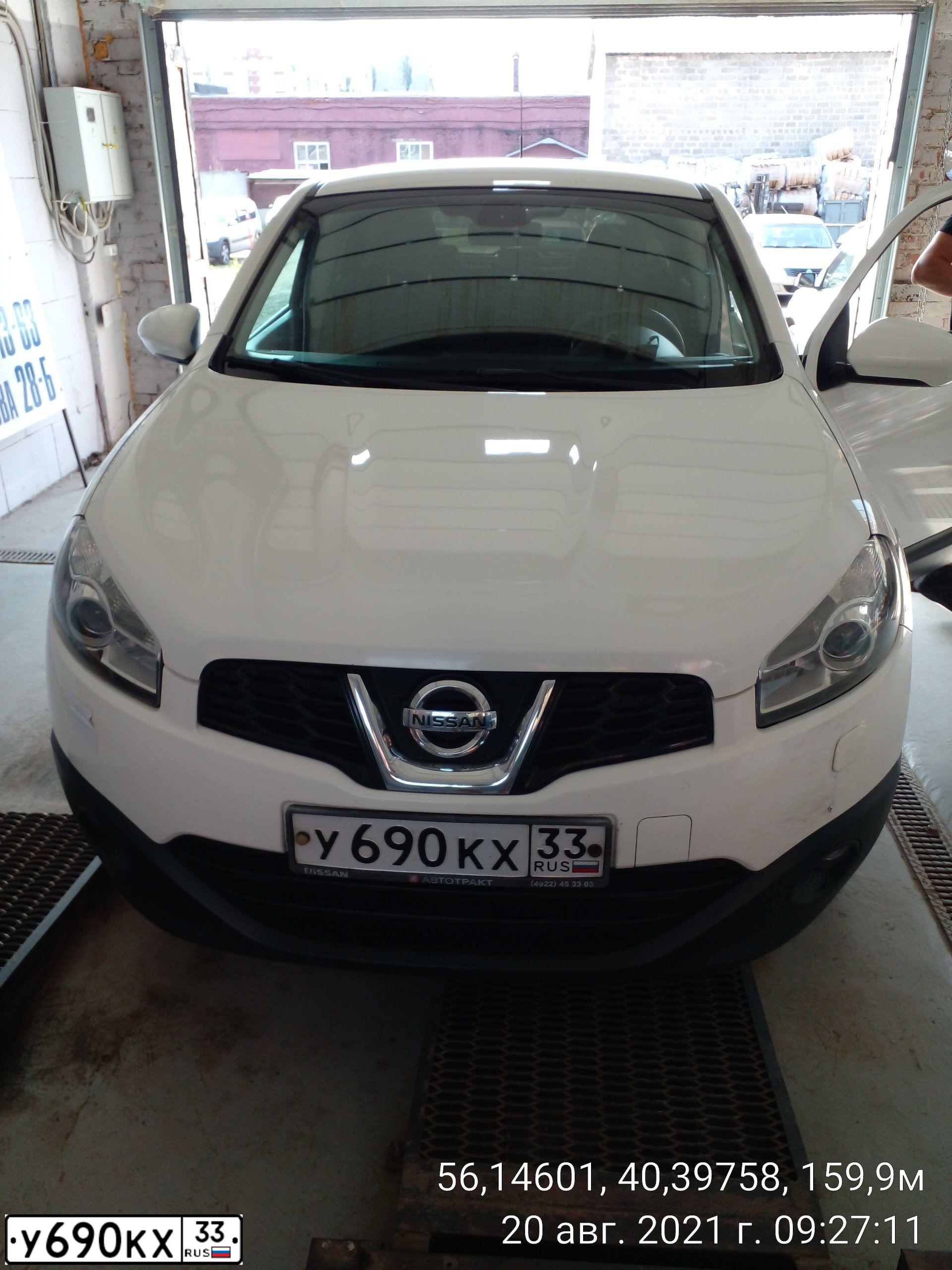 Фото автомобиля NISSAN QASHQAI, 2010 — госномер У690КХ33. Цвет: Белый