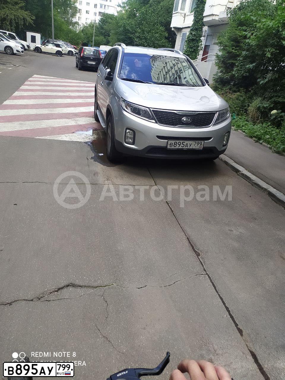 Фото автомобиля KIA SORENTO, 2017 — госномер В895АУ799. Цвет: СЕРЕБРИСТЫЙ