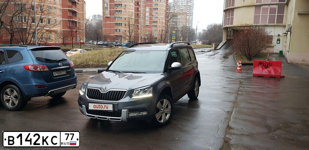 Фото автомобиля HYUNDAI SANTA FE, 2012 — госномер В142КС77. Цвет: ГОЛУБОЙ