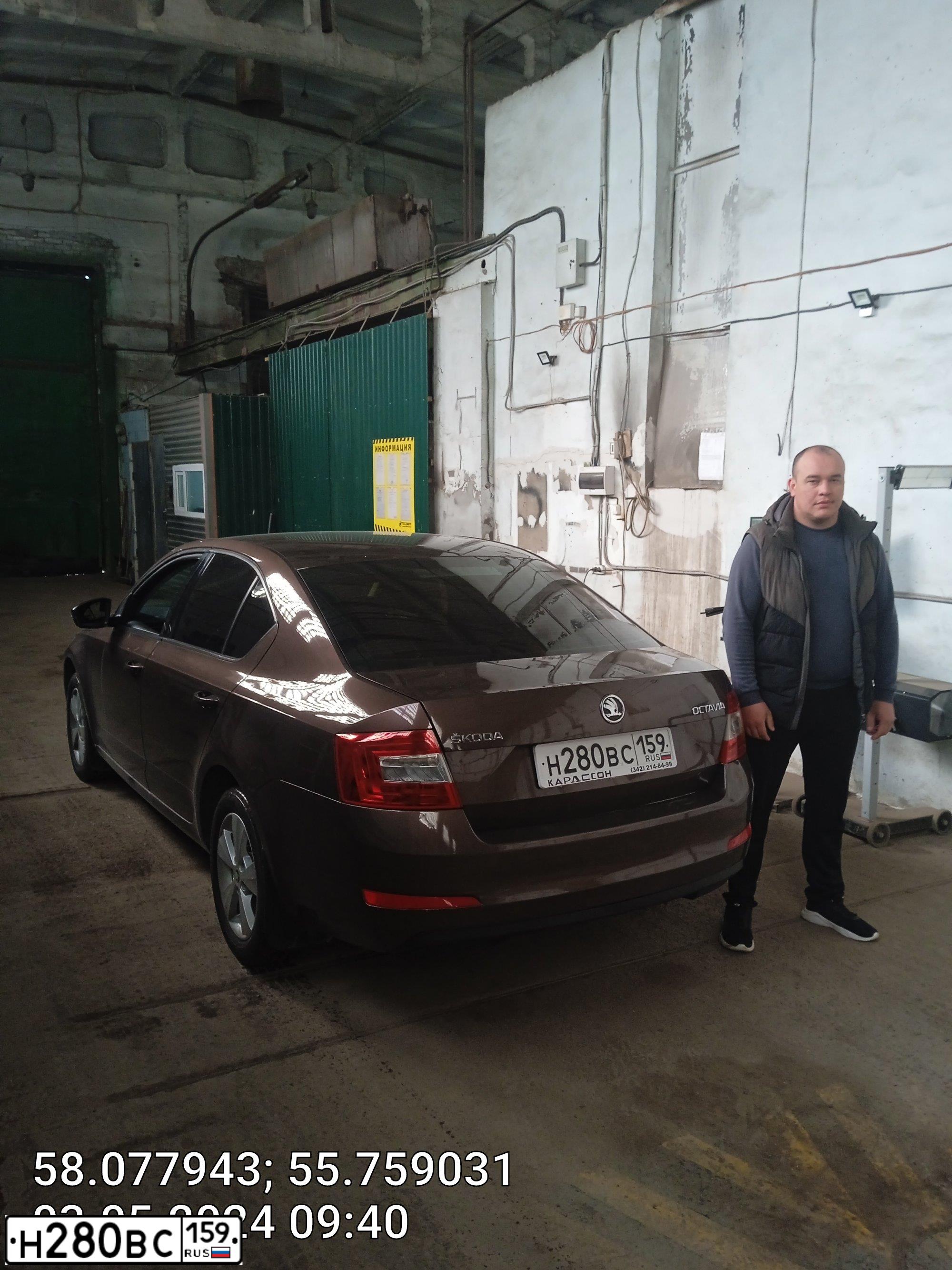 Фото автомобиля SKODA OCTAVIA, 2013 — госномер Р827РМ159. Цвет: Коричневый