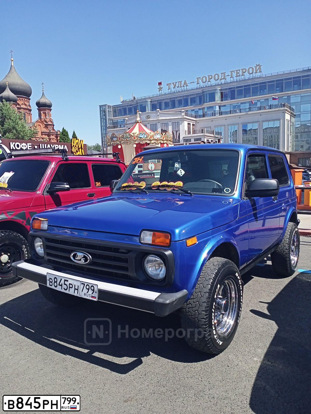 Фото автомобиля LADA 2121 NIVA, 2019 — госномер В845РН799. Цвет: ЯРКО-СИНИЙ