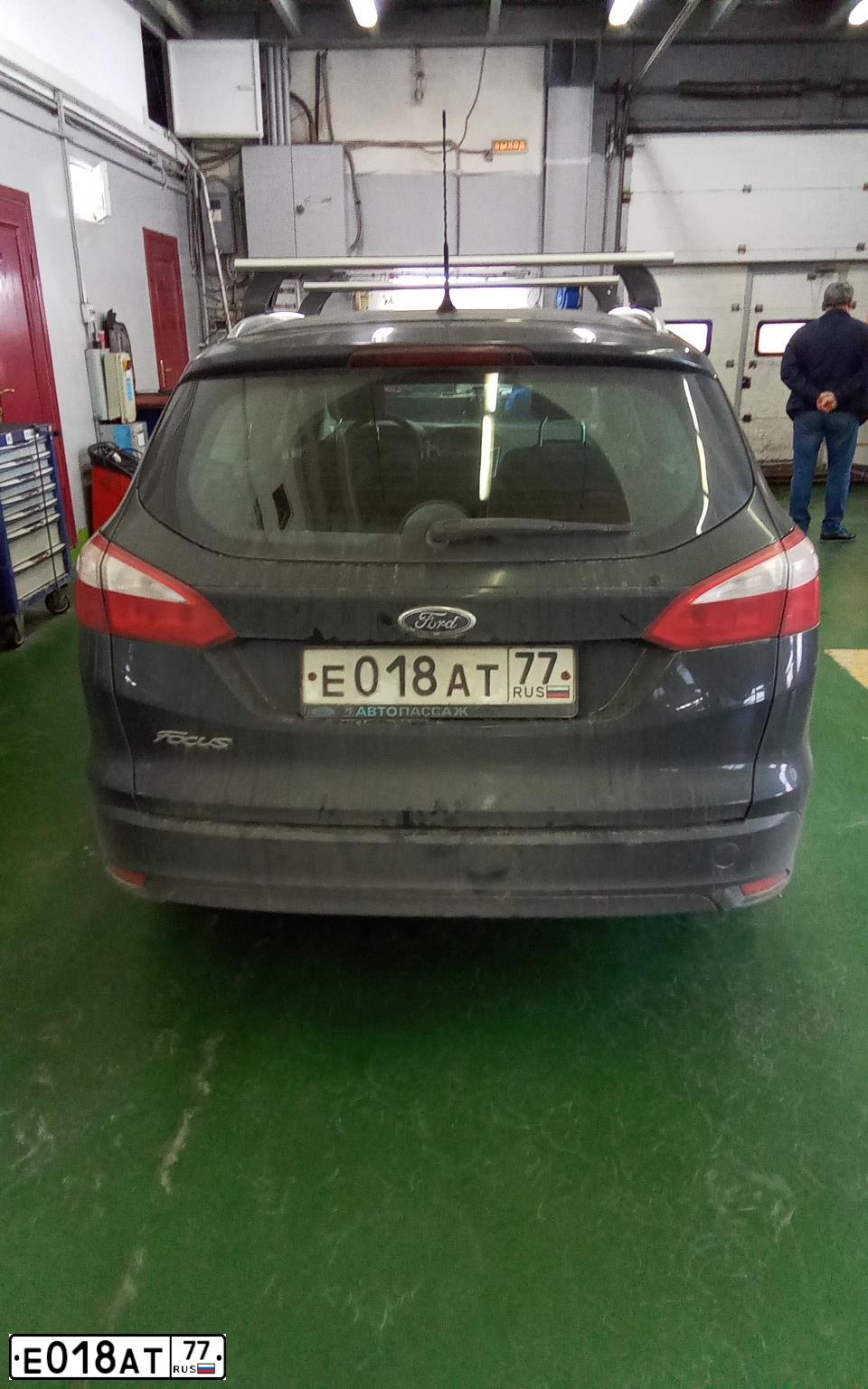 Фото автомобиля FORD FOCUS, 2013 — госномер К697СЕ77. Цвет: СЕРЫЙ ТЕМНЫЙ