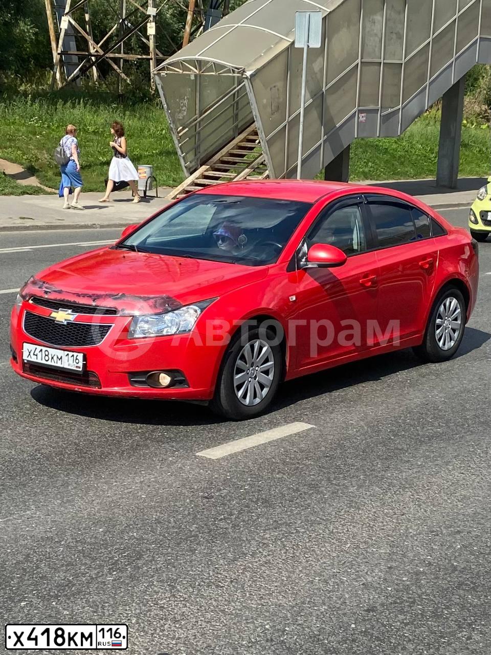 Фото автомобиля CHEVROLET CRUZE, 2012 — госномер М555УР16. Цвет: Красный