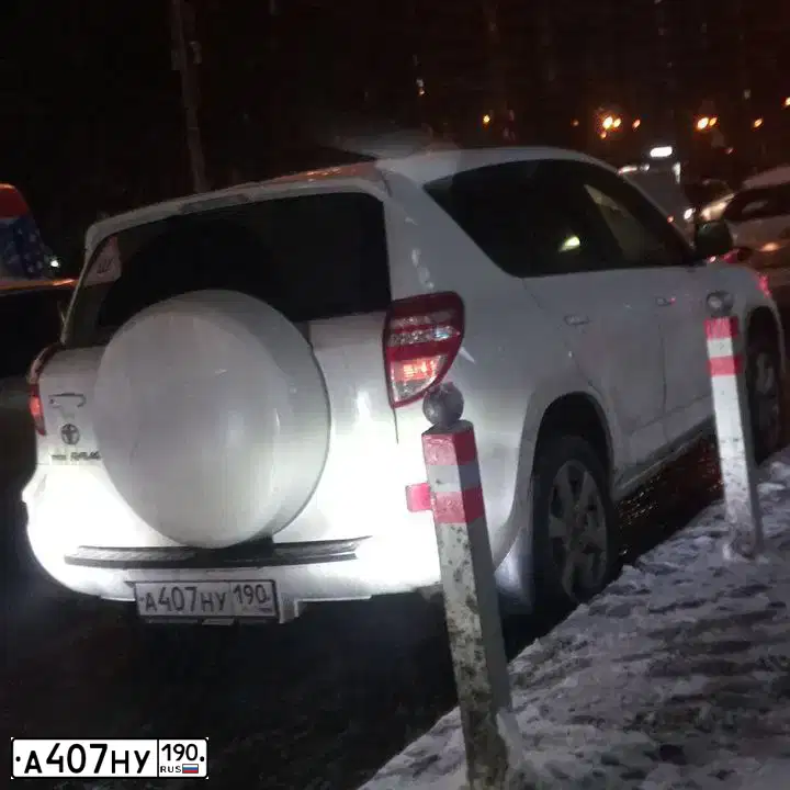 Фото автомобиля TOYOTA RAV4, 2011 — госномер Т299АР76. Цвет: Белый