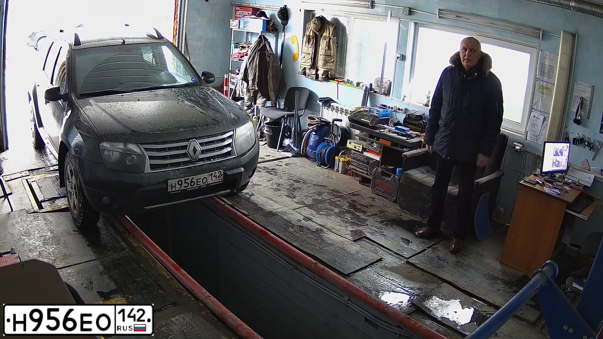 Фото автомобиля RENAULT DUSTER, 2012 — госномер В723ОХ155. Цвет: ЧЕРНЫЙ
