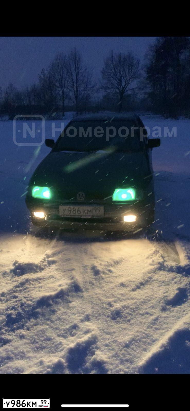 Фото автомобиля VOLKSWAGEN POLO, 1995 — госномер У986КМ99. Цвет: ЗЕЛЕНЫЙ