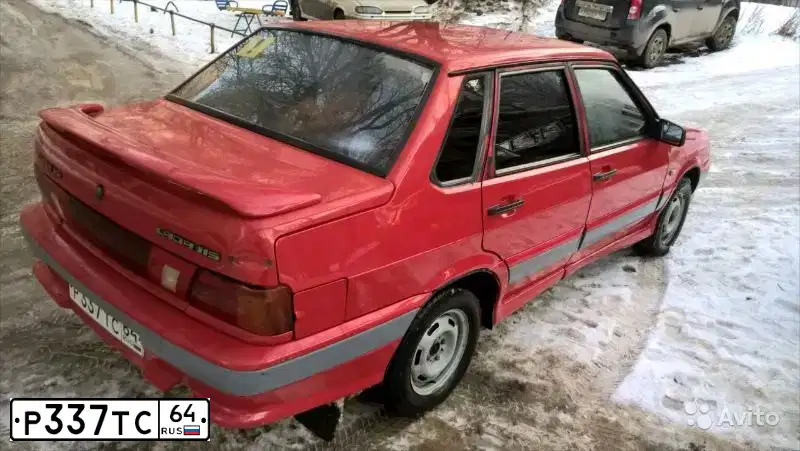 Фото автомобиля LADA 2115 SAMARA, 1998 — госномер Р337ТС64. Цвет: Красный