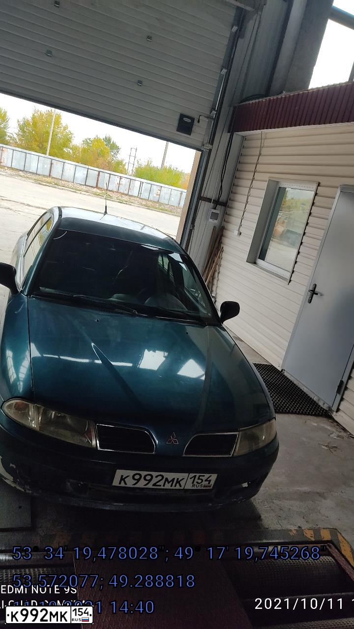 Фото автомобиля MITSUBISHI CARISMA, 2000 — госномер К992МК154. Цвет: ТЕМНО-СИНИЙ