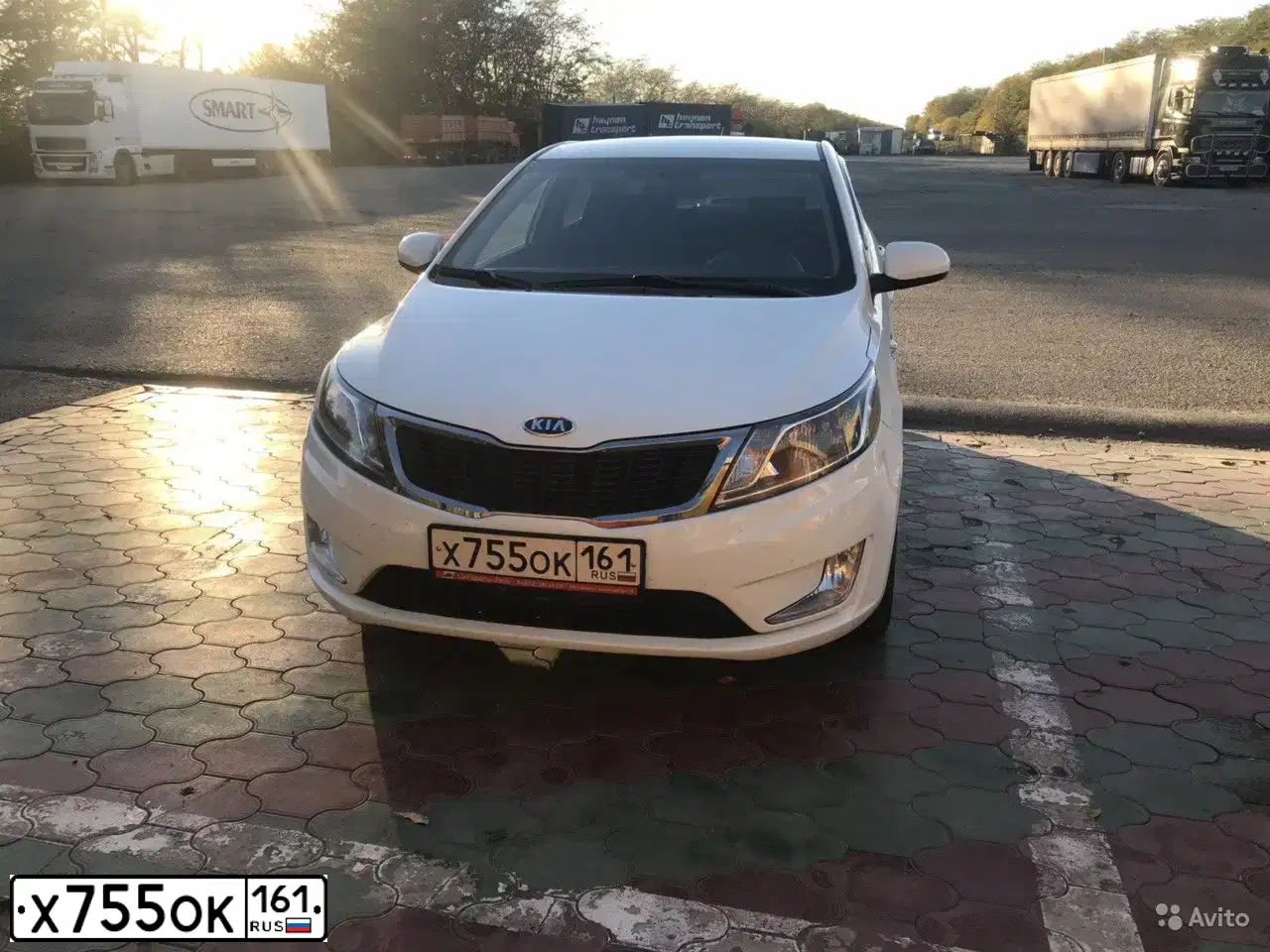 Фото автомобиля KIA RIO, 2012 — госномер М566МО761. Цвет: Белый
