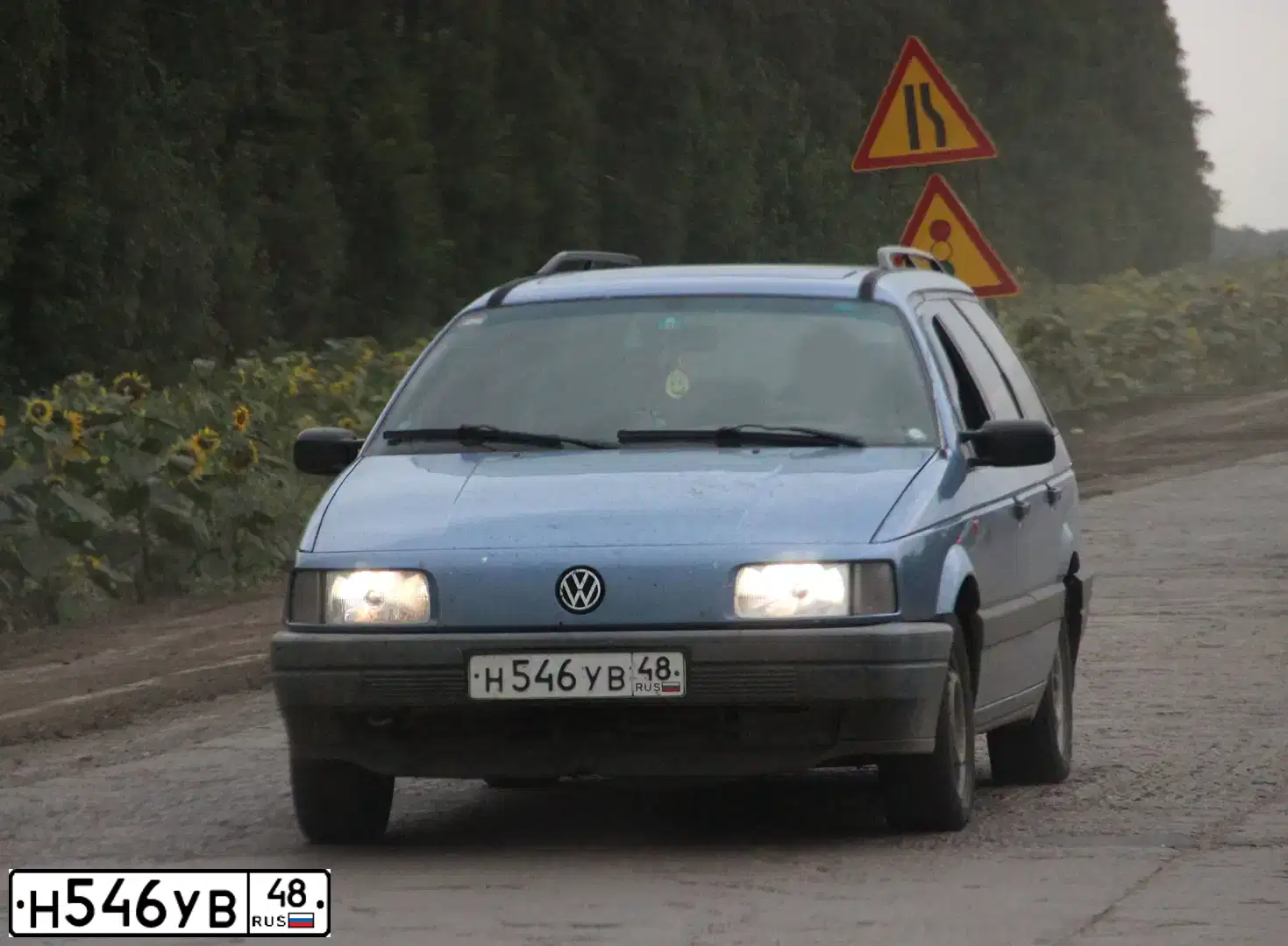 Фото автомобиля VOLKSWAGEN PASSAT, 1991 — госномер Н546УВ48. Цвет: СИНИЙ