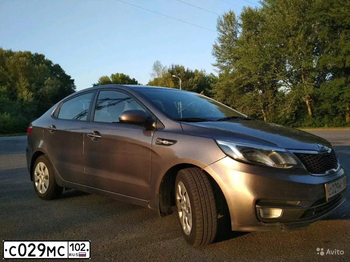 Фото автомобиля KIA RIO, 2015 — госномер С029МС102. Цвет: ТЕМНО-СЕРЫЙ