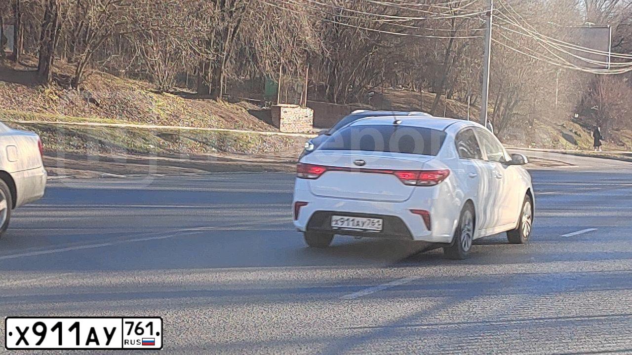 Фото автомобиля KIA RIO, 2018 — госномер Х911АУ761. Цвет: БЕЛЫЙ