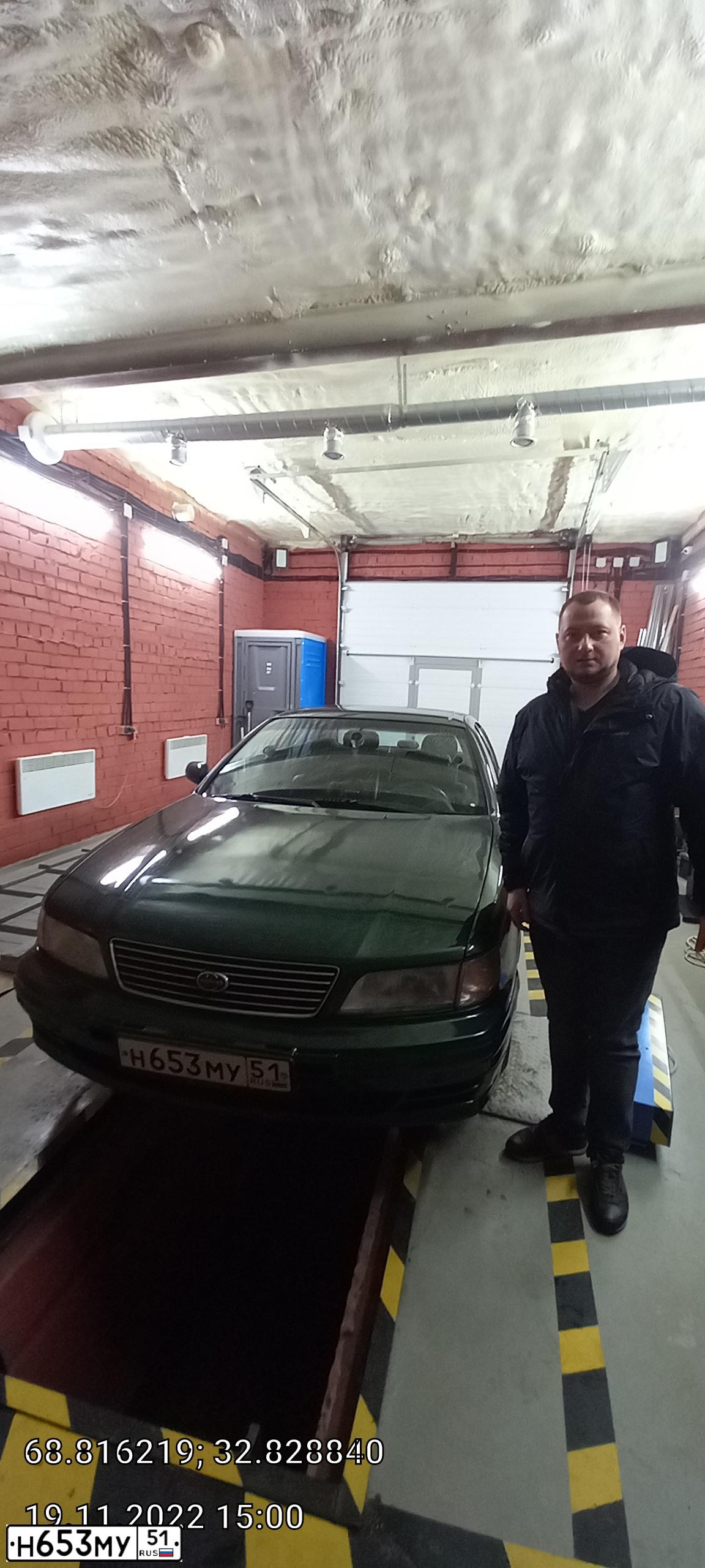 Фото автомобиля NISSAN MAXIMA, 1997 — госномер Н114СЕ33. Цвет: Темно-зеленый