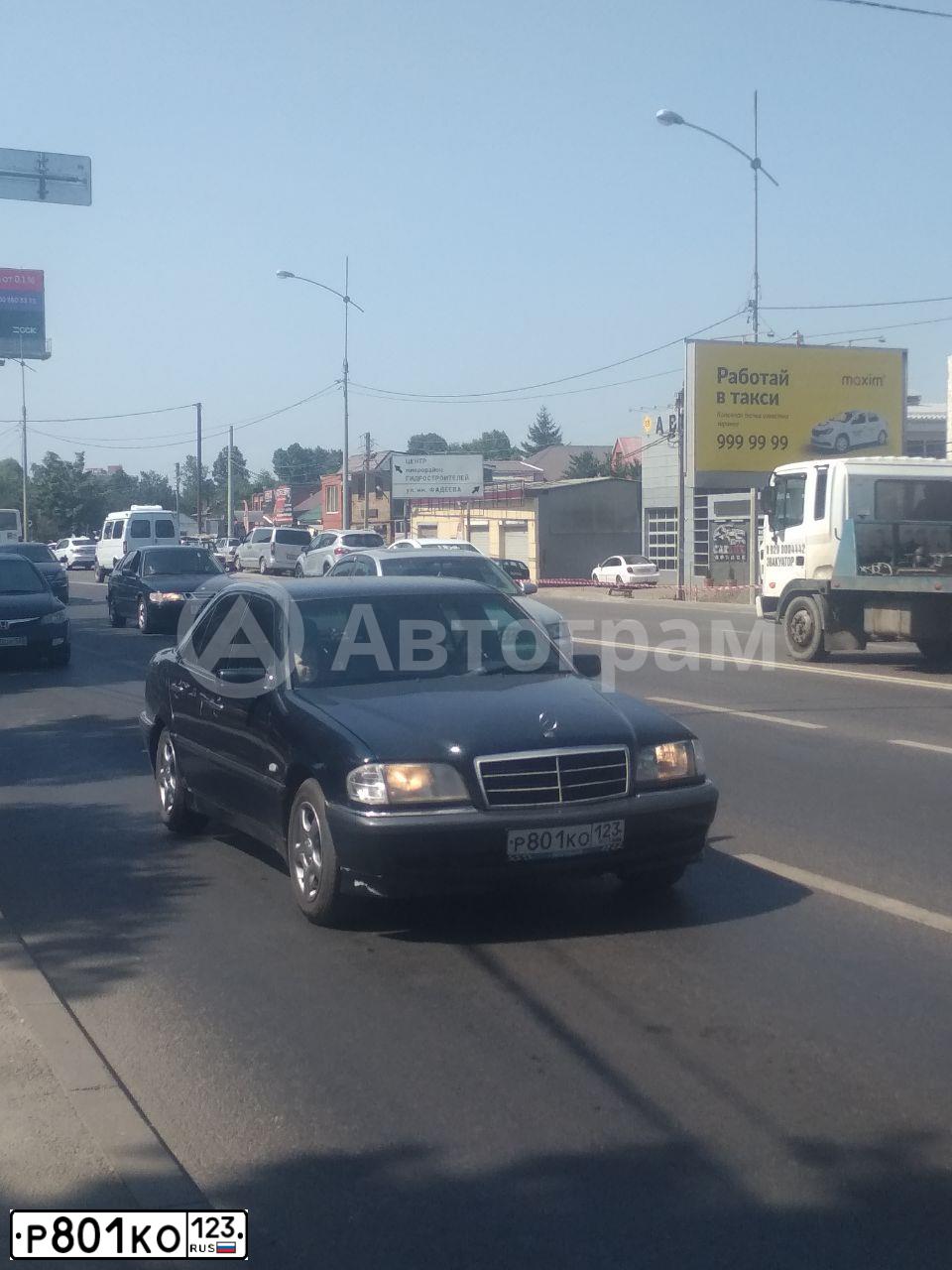 Фото автомобиля MERCEDES C-KLASSE, 2000 — госномер Р801КО123. Цвет: ТЕМНО СИНИЙ