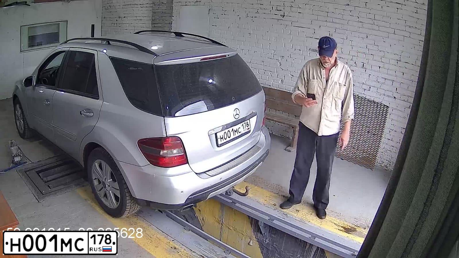 Фото автомобиля MERCEDES M-KLASSE, 2006 — госномер М473СК198. Цвет: СЕРЕБРИСТЫЙ