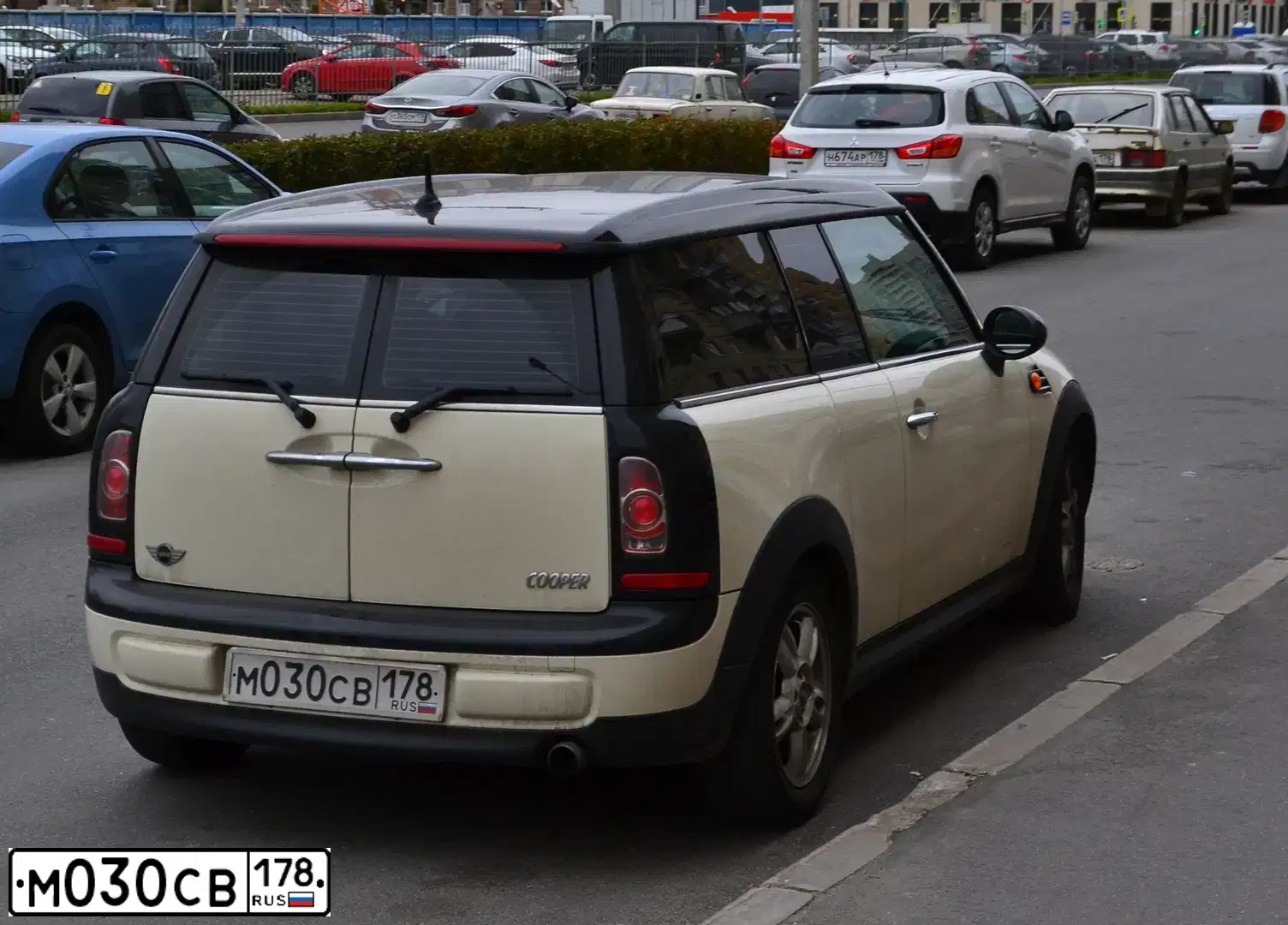 Фото автомобиля HONDA JAZZ, 2007 — госномер Н852АК178. Цвет: КРАСНЫЙ