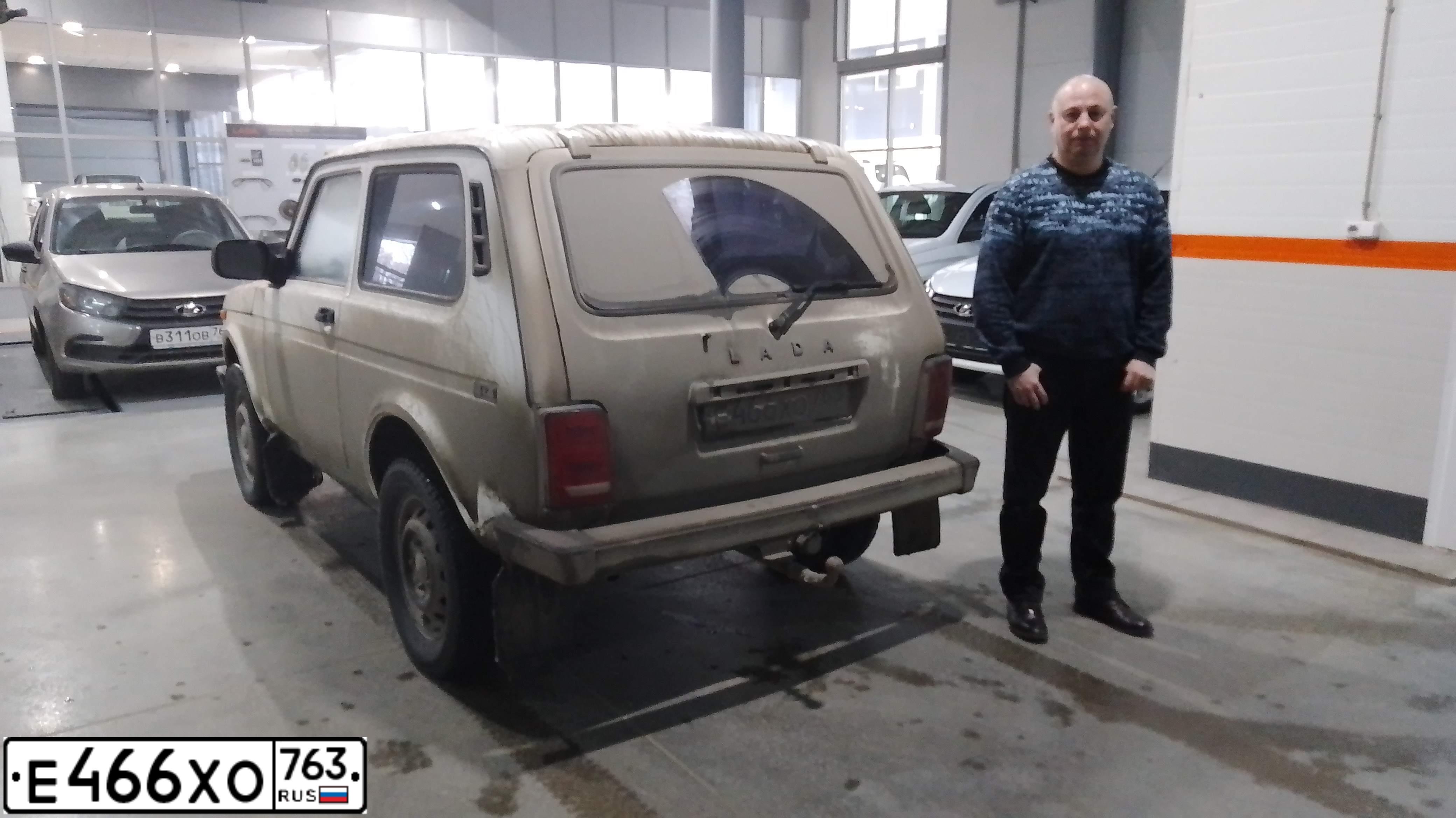 Фото автомобиля LADA 2121 NIVA, 2010 — госномер Е466ХО763. Цвет: Белый