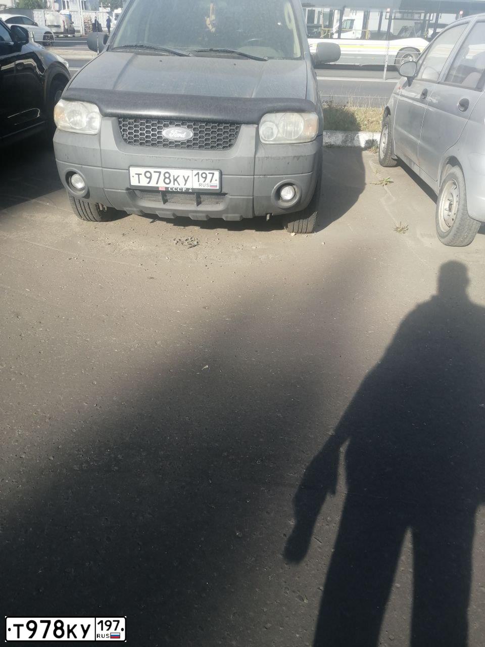 Фото автомобиля FORD ESCAPE, 2004 — госномер Т978КУ197. Цвет: СЕРО-ЗЕЛЕНЫЙ