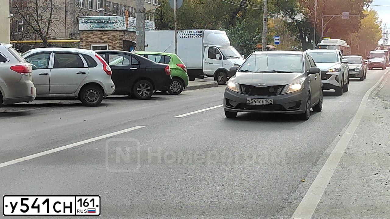 Фото автомобиля KIA RIO, 2013 — госномер У541СН161. Цвет: СЕРЫЙ