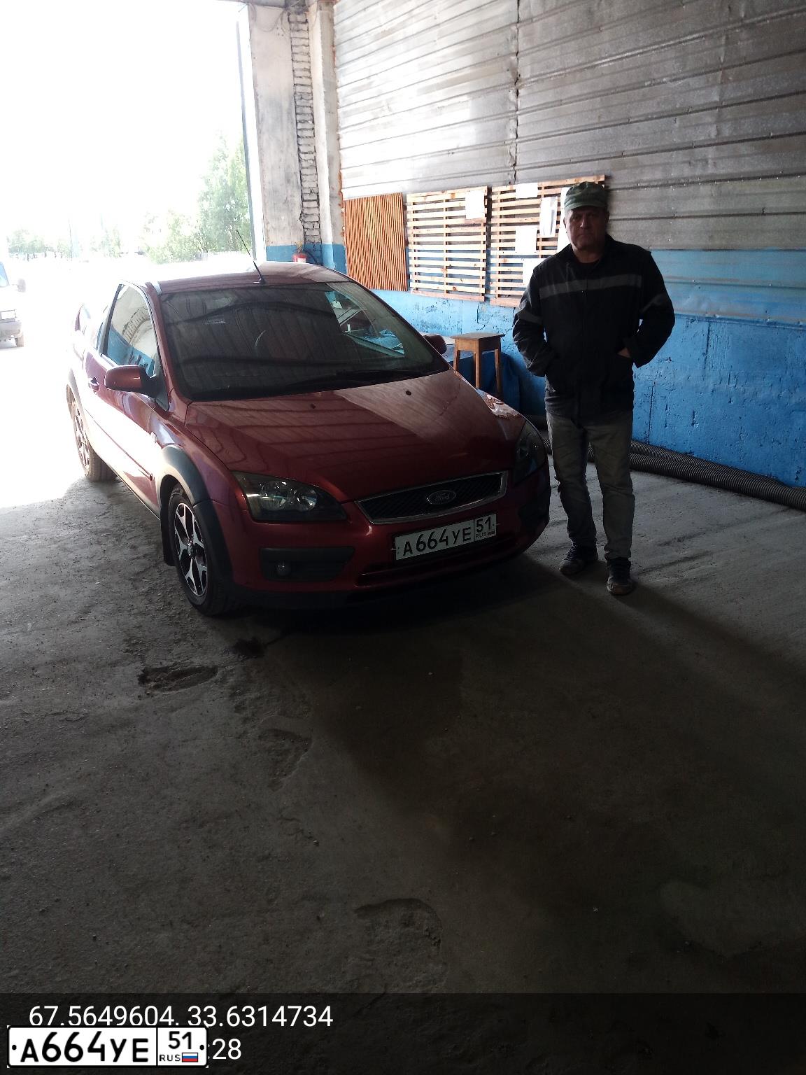 Фото автомобиля FORD FOCUS, 2005 — госномер К598ОТ53. Цвет: КРАСНО-ОРАНЖЕВЫЙ