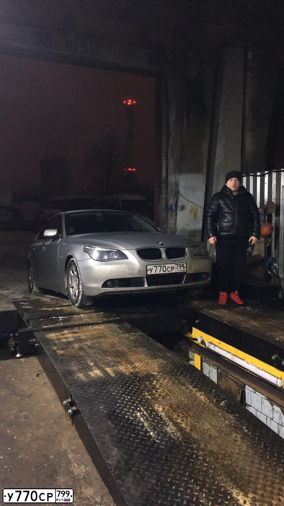Фото автомобиля BMW SERIE 5, 2003 — госномер У770СР799. Цвет: СЕРЕБРИСТЫЙ